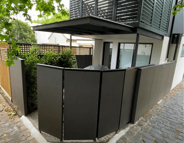 Curved Gate